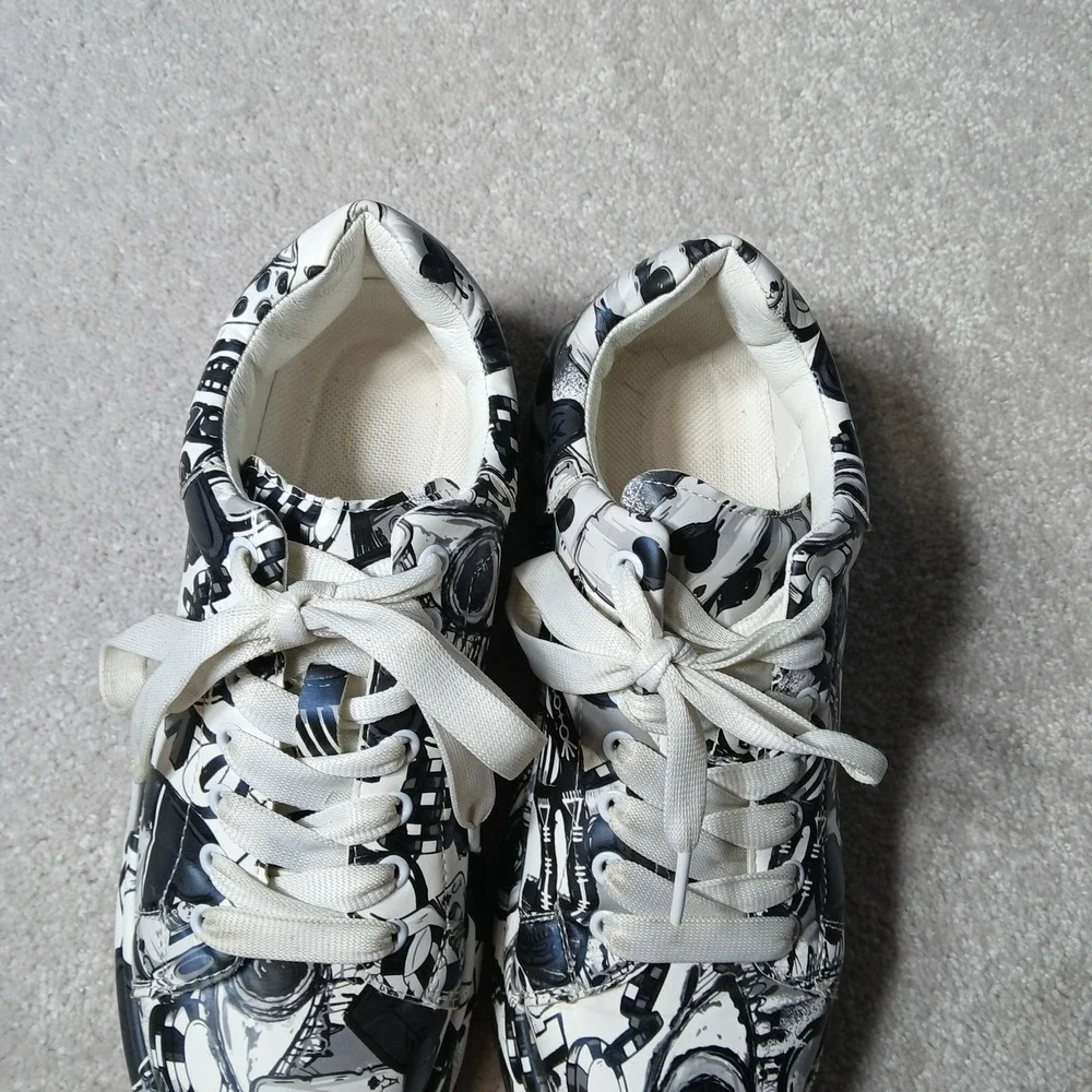 Funky Sneaker Graphics Women's 8.5 Black White Gray Love Card Heart LaceUp
